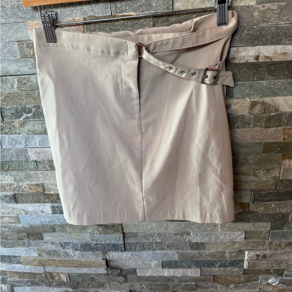 🔴$3 bundle only 🔴Visión Stylish Tan Skirt